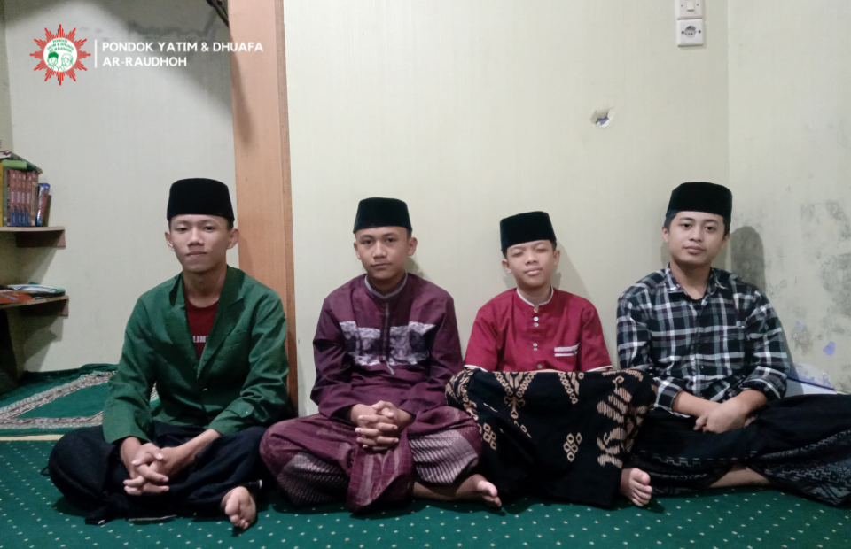Ar-Raudhoh-Adab-Saat-Duduk