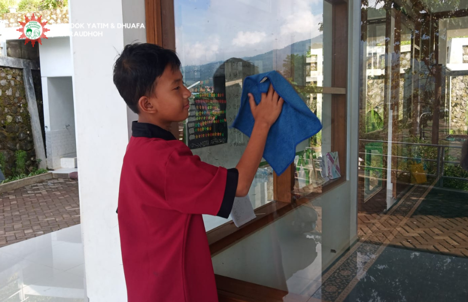 Ar-Raudhoh-Menjaga-Kebersihan