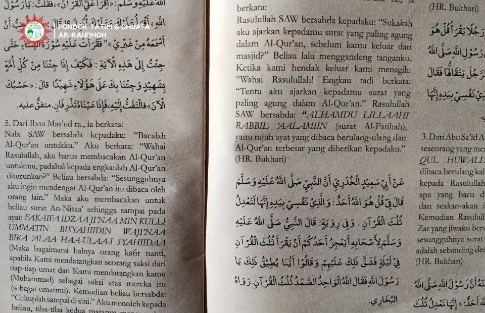 Ar-Raudhoh-Anjuran-Mendengarkan-Bacaan-Qur'an